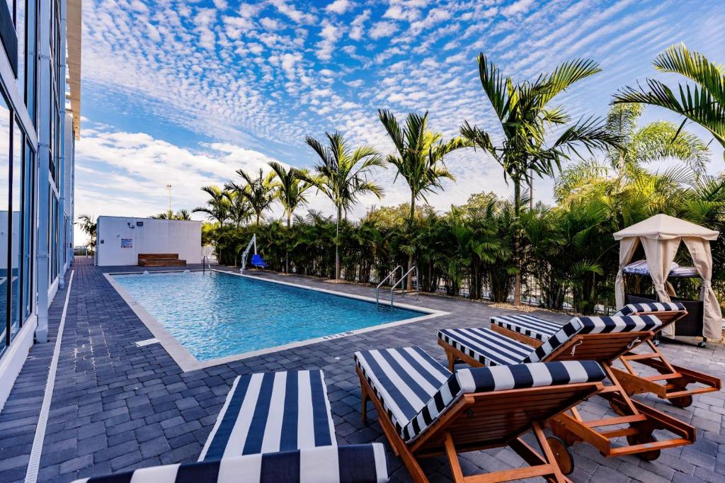 Where to Stay in Siesta Key Florida: 14 Best Hotels & Areas