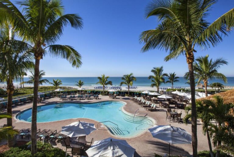 Where to Stay in Siesta Key Florida: 14 Best Hotels & Areas