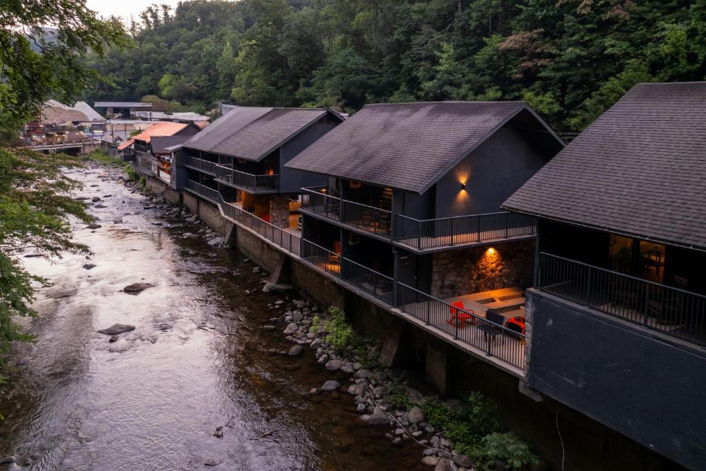 Where to Stay in Gatlinburg, Tennessee: The Perfect Base to Explore the Great Smoky Mountains