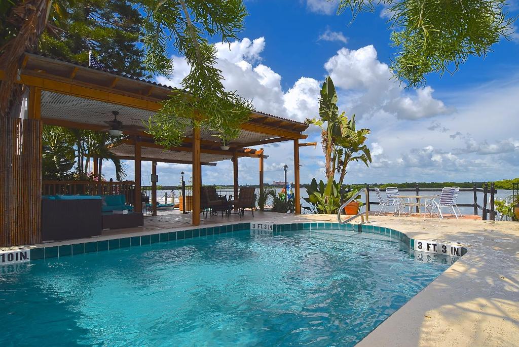 Where to Stay in Siesta Key Florida: 14 Best Hotels & Areas