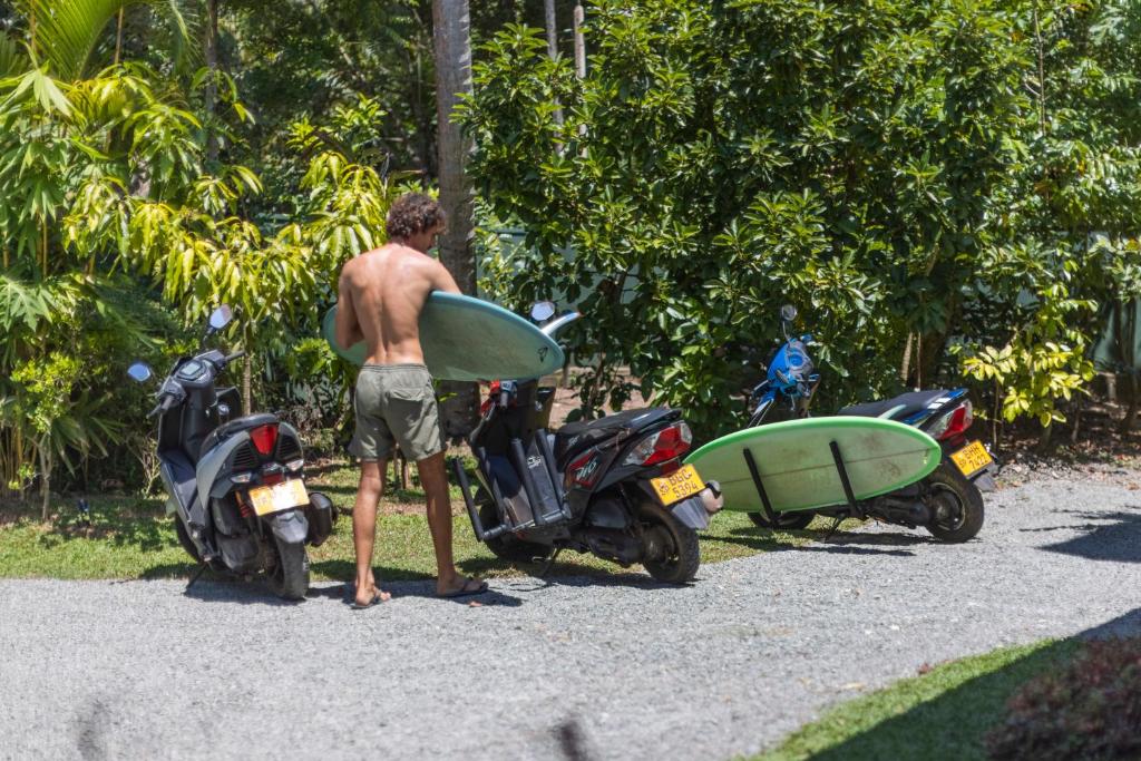 Ahangama Travel Guide 2025: My Personal Tips for Sri Lanka’s Coolest Beach Town