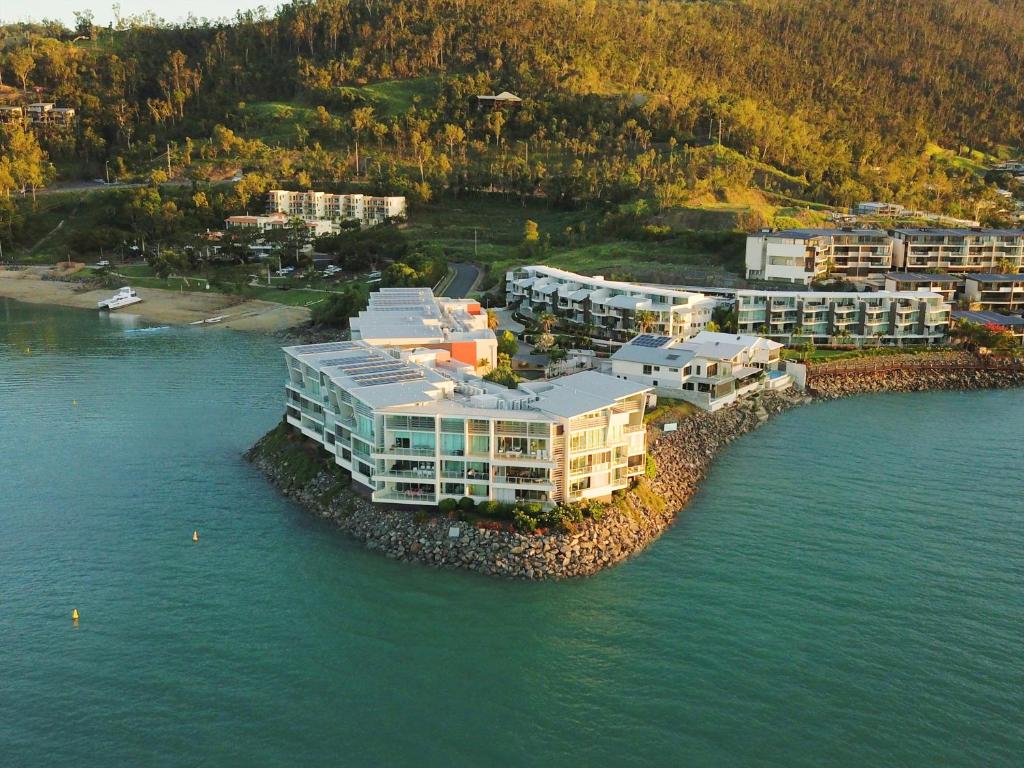 11 Amazing Holiday Homes Airlie Beach Has: Where We Stayed + What We Loved