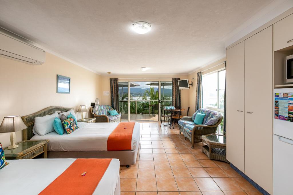 11 Amazing Holiday Homes Airlie Beach Has: Where We Stayed + What We Loved
