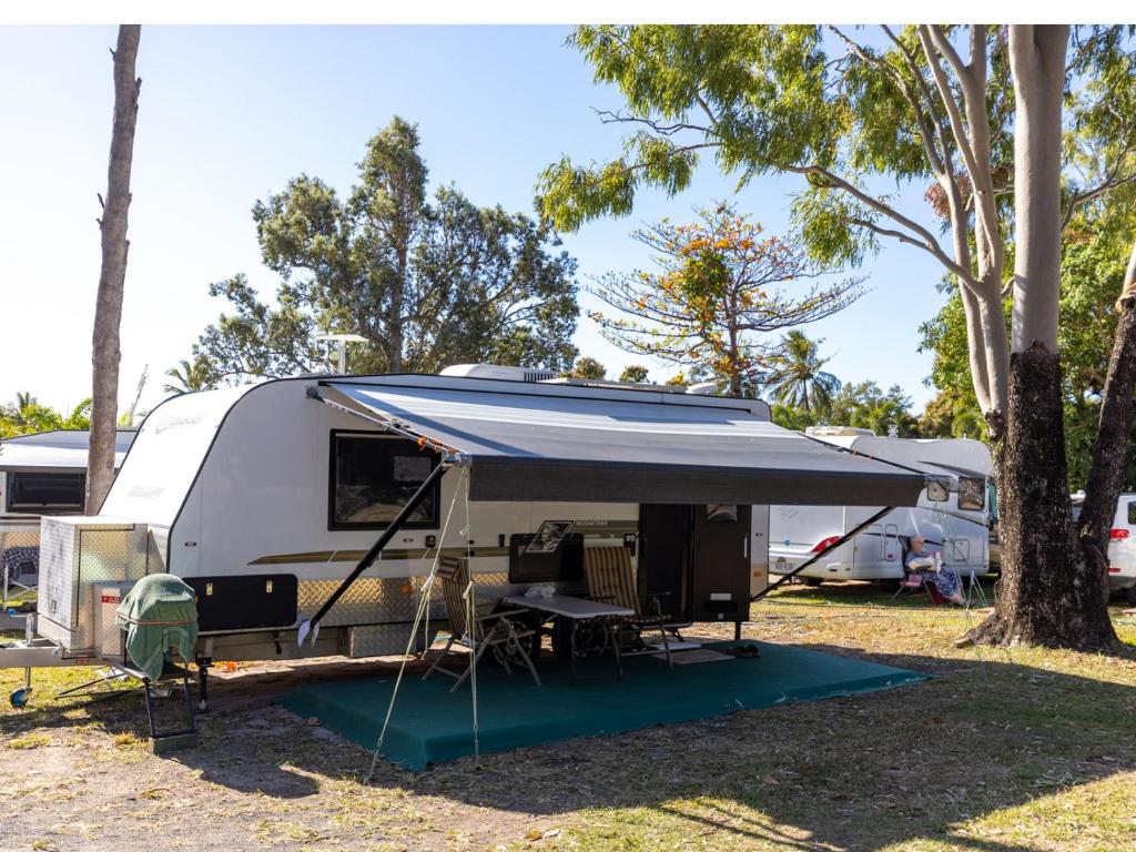 5 EPIC Airlie Beach Caravan Parks to Book Now! (With Real Tips from Our Trip)
