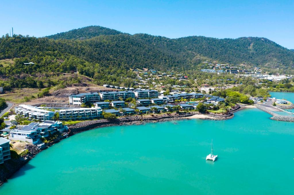 11 Amazing Holiday Homes Airlie Beach Has: Where We Stayed + What We Loved