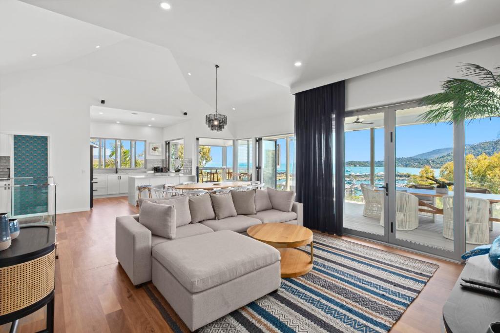 11 Amazing Holiday Homes Airlie Beach Has: Where We Stayed + What We Loved