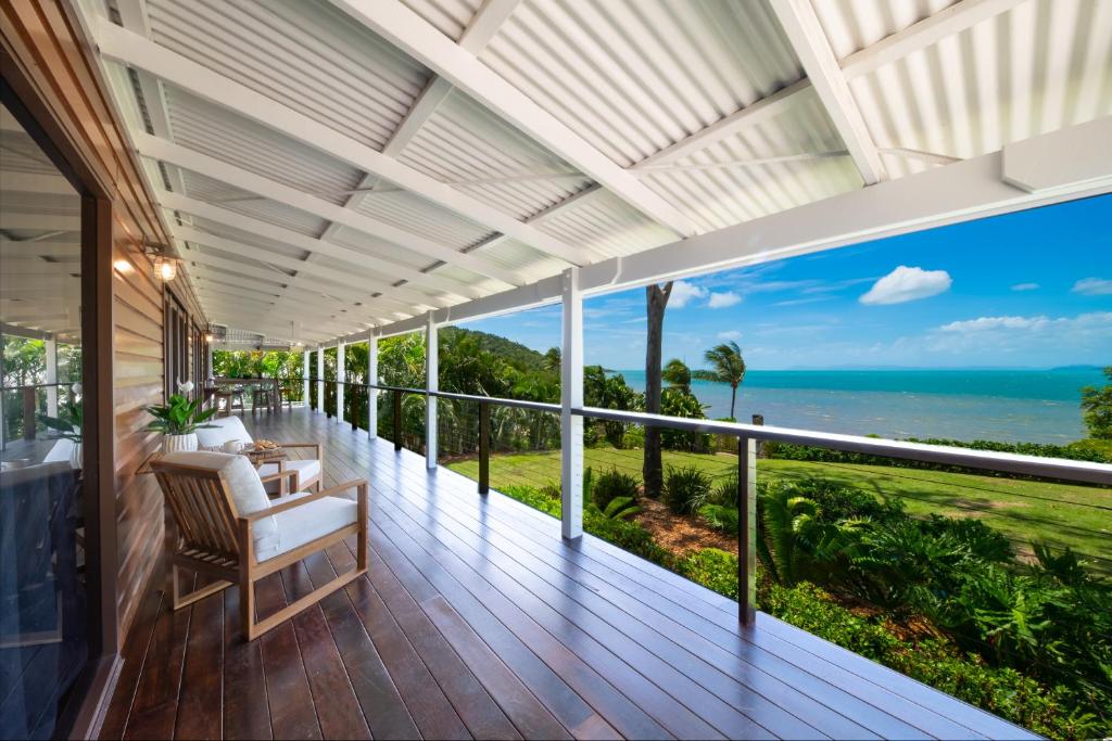 11 Amazing Holiday Homes Airlie Beach Has: Where We Stayed + What We Loved