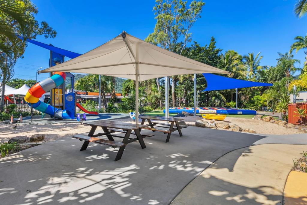 5 EPIC Airlie Beach Caravan Parks to Book Now! (With Real Tips from Our Trip)