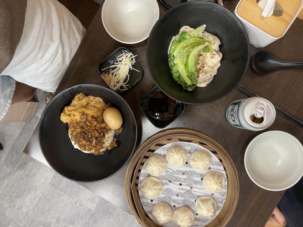 What to Eat in Taipei Taiwan: My 9 TOP Street Foods & Restaurants in Taipei (2025)