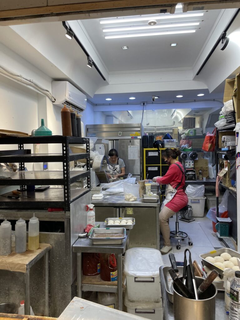 What to Eat in Taipei Taiwan: My 9 TOP Street Foods & Restaurants in Taipei (2025)