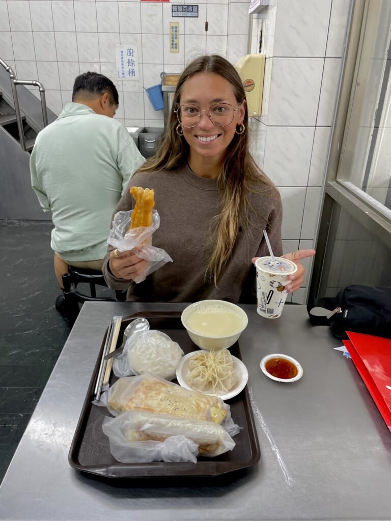 What to Eat in Taipei Taiwan: My 9 TOP Street Foods & Restaurants in Taipei (2025)