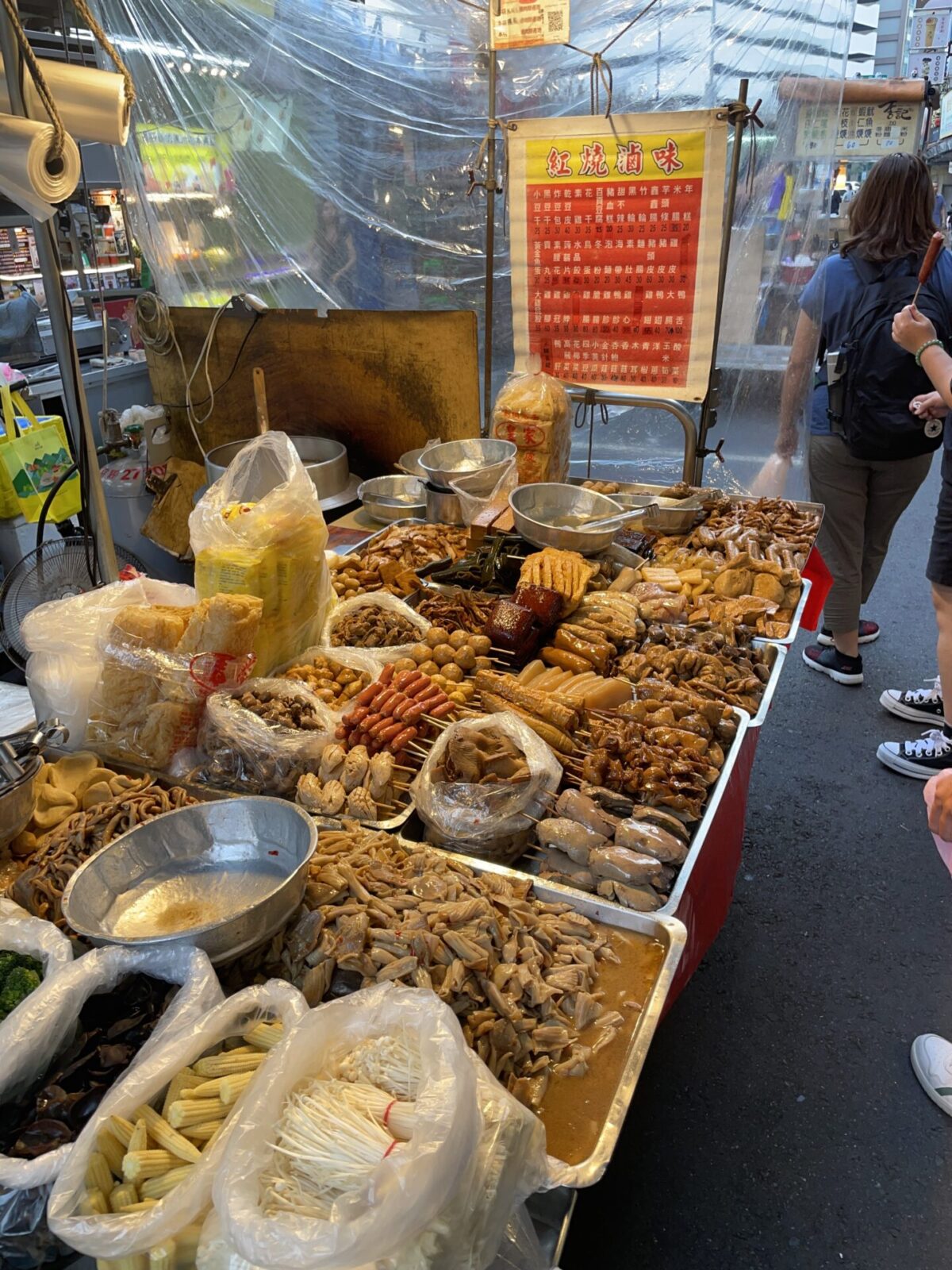 The 5 Best Night Markets Taipei: Which Ones I Loved (And What to Eat There)