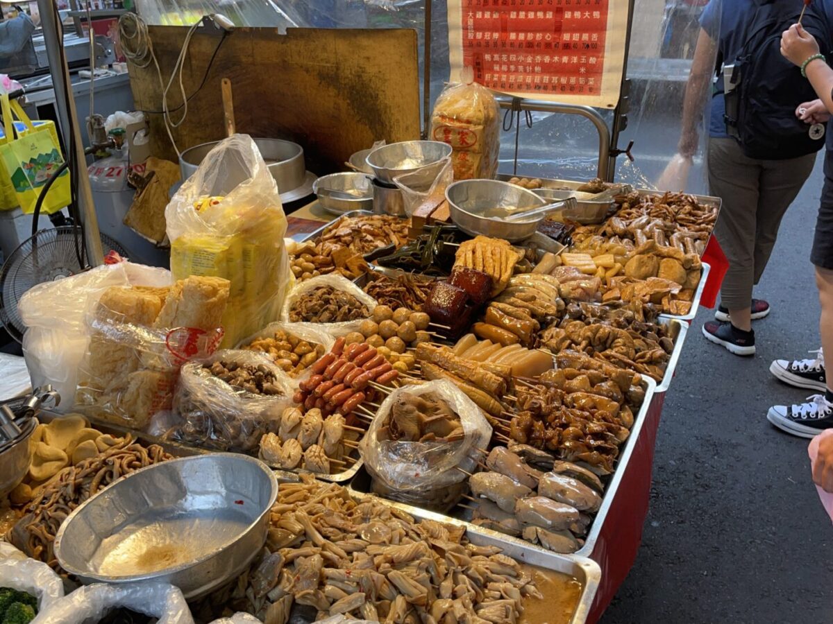 The 5 Best Night Markets Taipei: Which Ones I Loved (And What to Eat There)