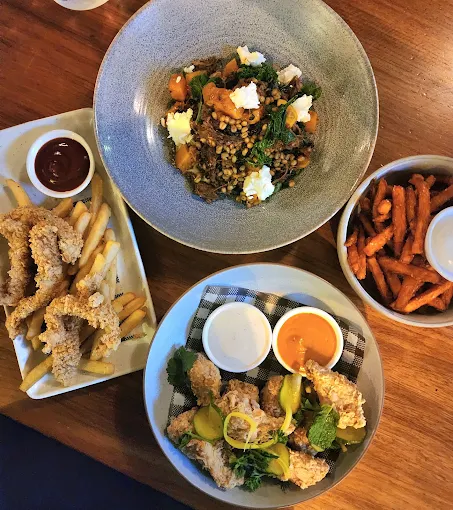 The 8 Best Restaurants Airlie Beach Has That I Tried (And Why You Should Too!)