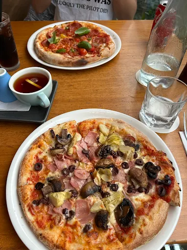 The 8 Best Restaurants Airlie Beach Has That I Tried (And Why You Should Too!)
