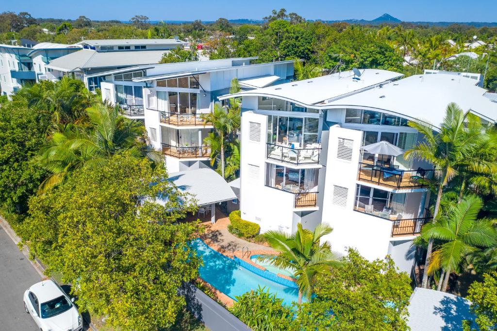 Where to Stay in Noosa: My TOP 4 Areas and Best Hotels in 2025!