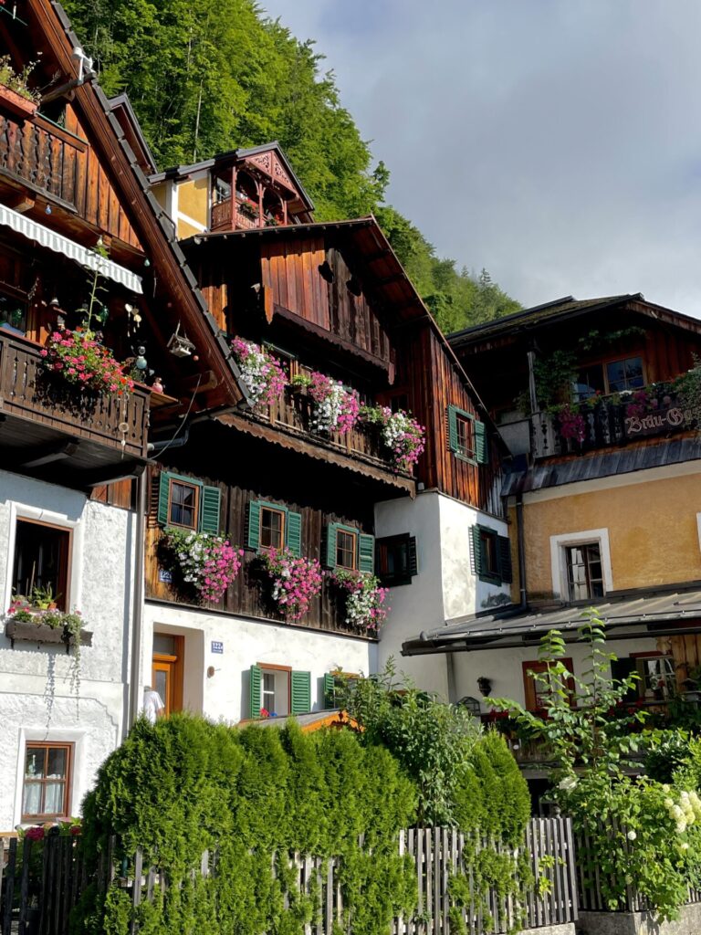 3 Ways to Do a Salzburg to Hallstatt Day Trip + How I Avoided the Crowds