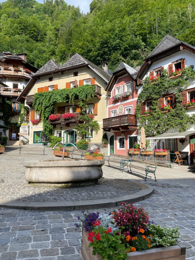 3 Ways to Do a Salzburg to Hallstatt Day Trip + How I Avoided the Crowds