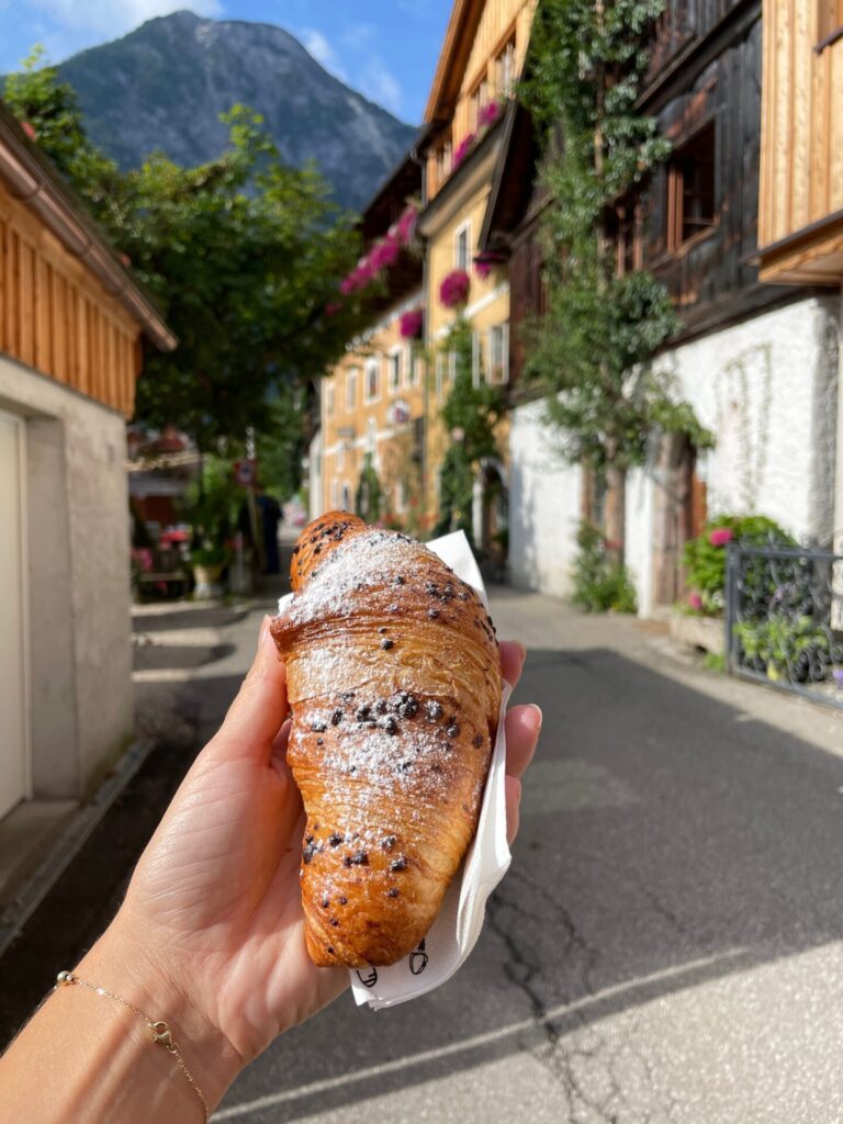 3 Ways to Do a Salzburg to Hallstatt Day Trip + How I Avoided the Crowds
