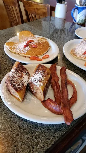 The 7 Best Crested Butte Restaurants & Cafes: My Top Food Spots in Crested Butte