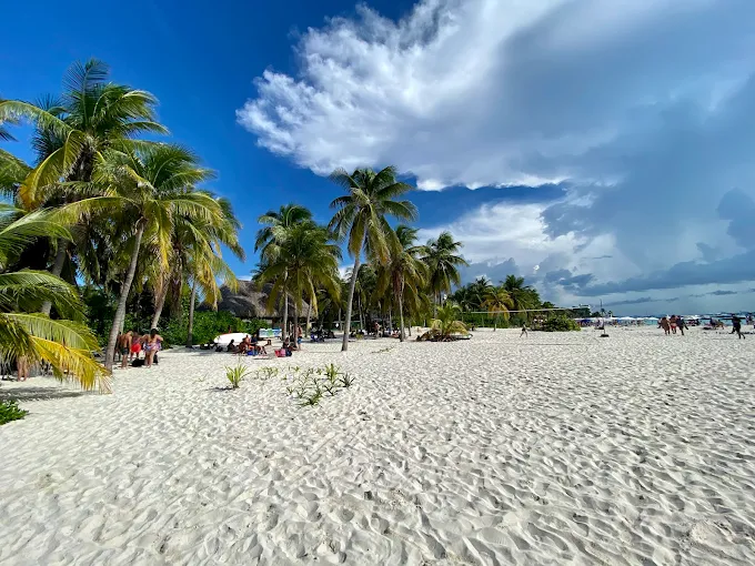 The ULTIMATE Guide to Isla Mujeres Beaches: Best Spots, Hidden Corners & Beach Clubs to Visit