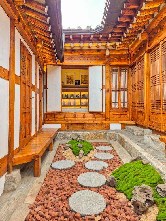 Where to Stay in Seoul: The 5 Best Areas and Top Hotels I Recommend for First Time Visitors 2026