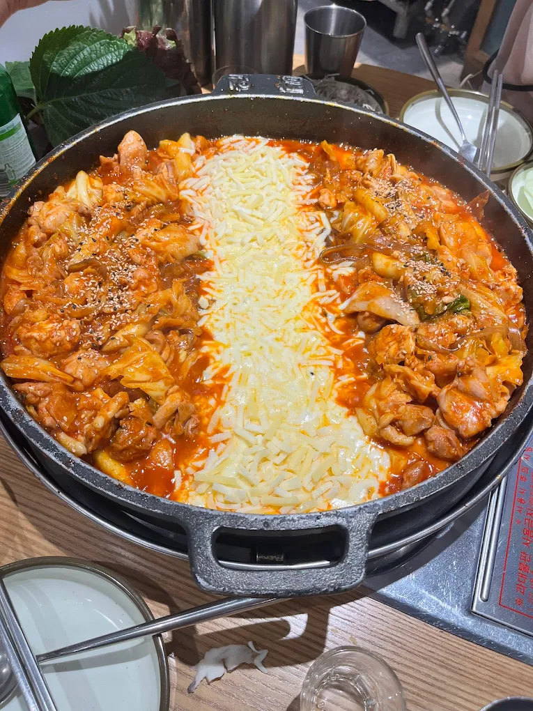 The Ultimate Seoul Food Guide: 9 Must Try Dishes and The Best Restaurants to Eat At in Seoul!  