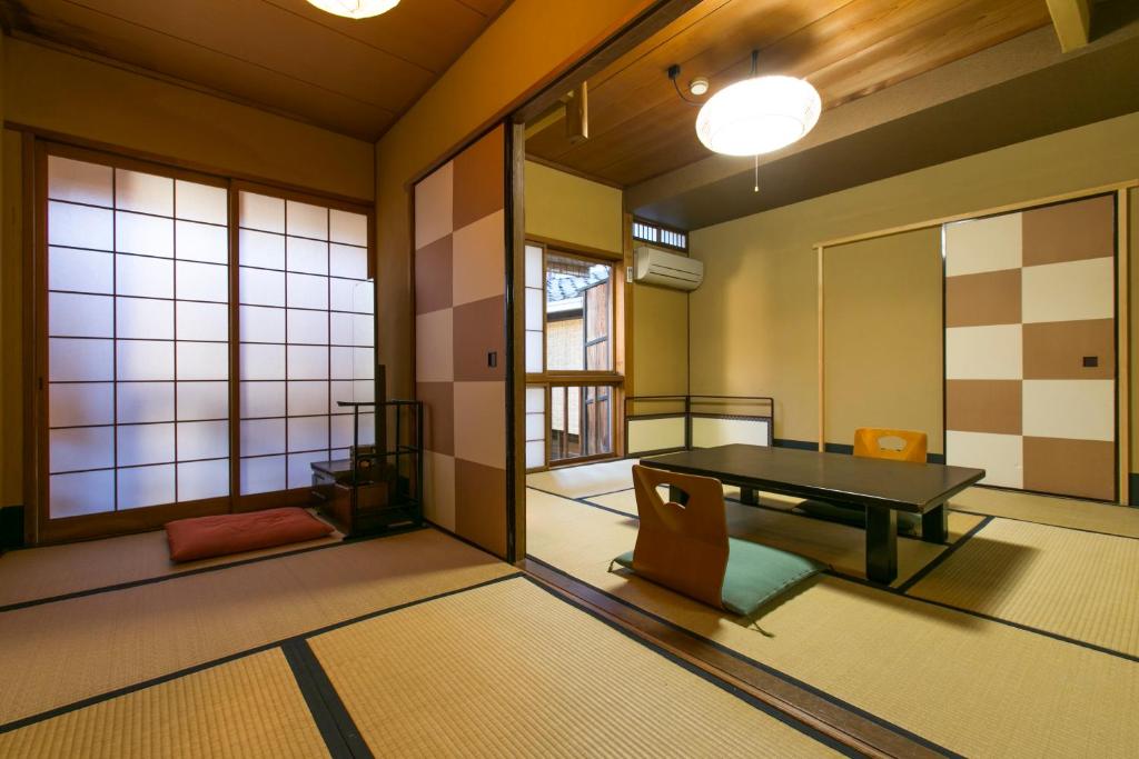 The 5 Best Ryokans in Kyoto: Best Places to Stay in Kyoto's Geisha District 2026