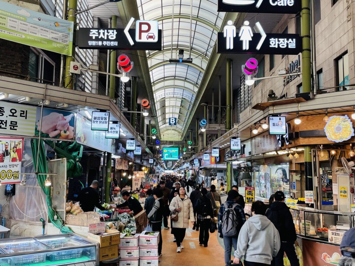 The 6 Best Markets in Seoul: Which Ones I Loved (And What to Eat There)