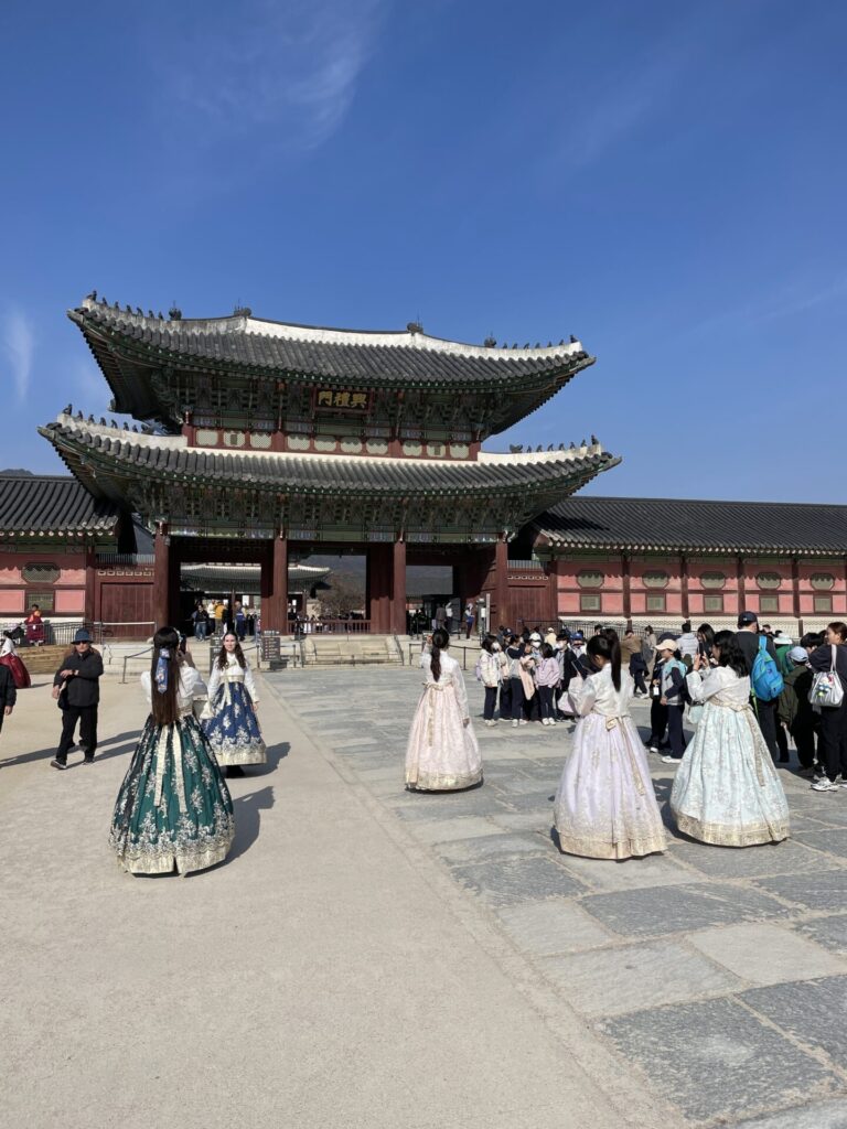 A Mini Gyeongbokgung Palace Guide: Tickets, Hanbok Rentals & Best Time to Visit