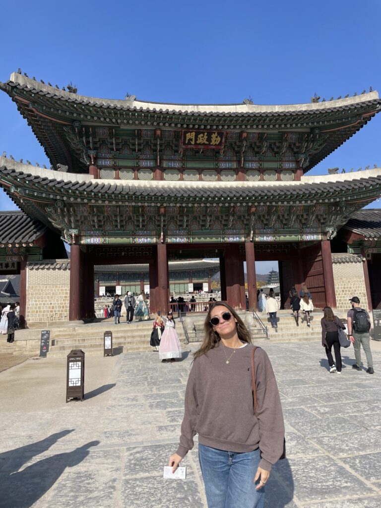 A Mini Gyeongbokgung Palace Guide: Tickets, Hanbok Rentals & Best Time to Visit