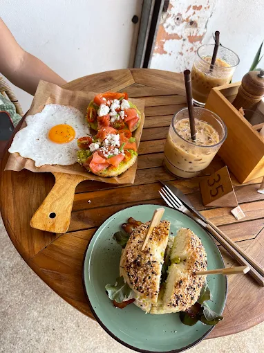 The Best Cafes in Koh Tao: My 6 Favorite Coffee Shops & Breakfast Spots 2026