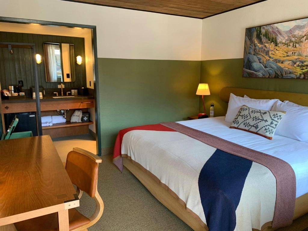 We loved this hotel, it is called Station House Inn and we would definitely stay here again!