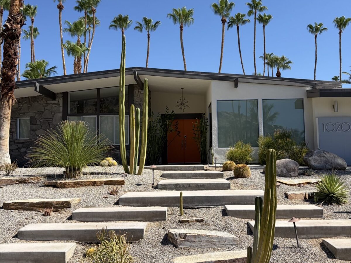 Where to See Cool Houses in Palm Springs California: My Favorite Spots for Mid-Century Homes 2026
