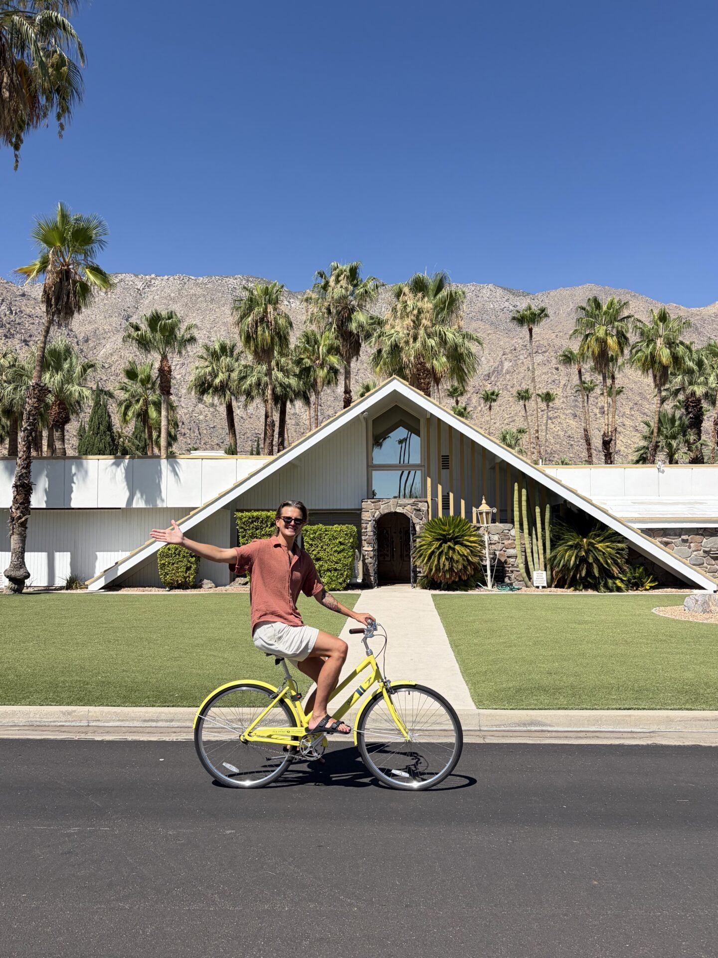 Where to See Cool Houses in Palm Springs California: My Favorite Spots for Mid-Century Homes 2026
