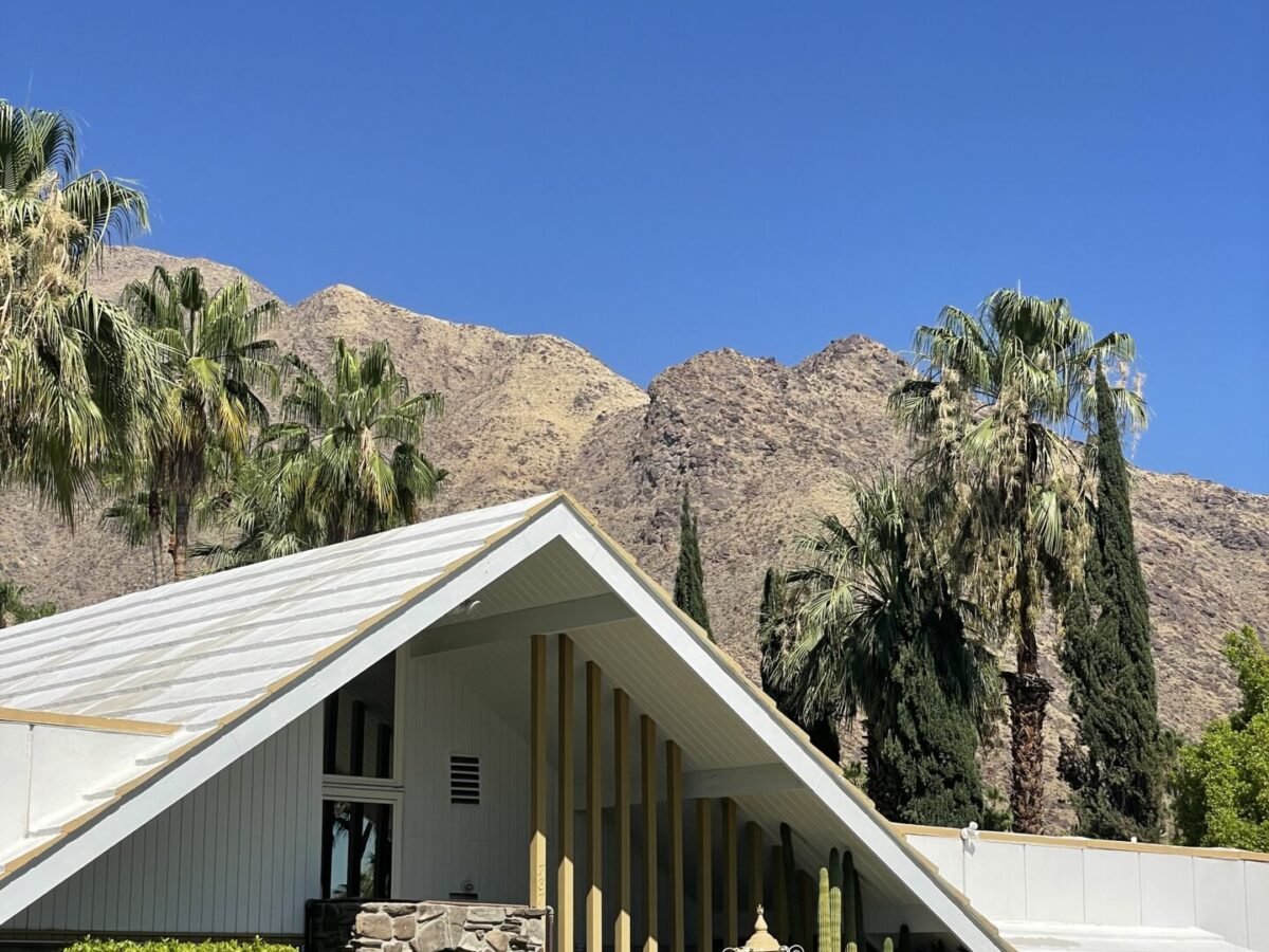Where to See Cool Houses in Palm Springs California: My Favorite Spots for Mid-Century Homes 2026